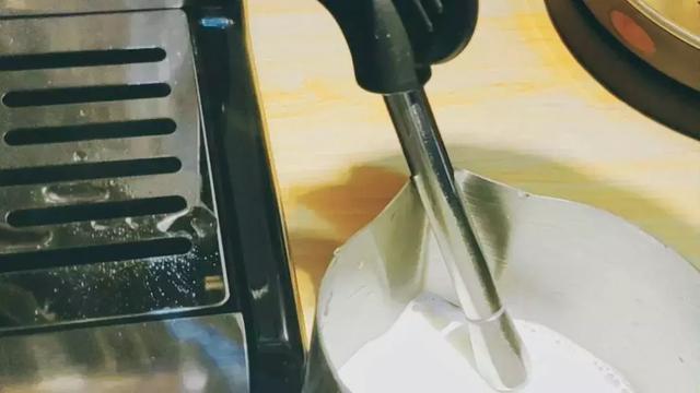  德龙咖啡机清洗，德龙全自动咖啡机如何冲洗除垢（有效清洁你的的咖啡机太重要了） 