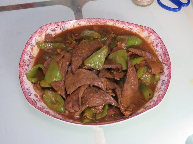 辣椒炒猪肝怎么炒好吃，猪肝炒辣椒怎样炒（直接下锅炒就大错特错了）
