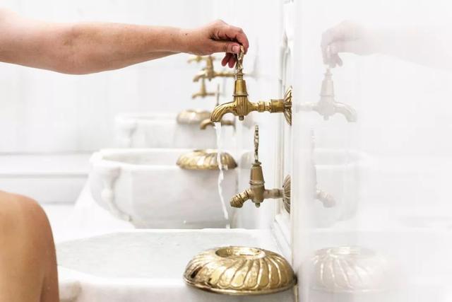 百夫长黑金卡是什么卡，百夫长黑金卡有几张（王思聪同款“百夫长黑卡”真的好用吗）