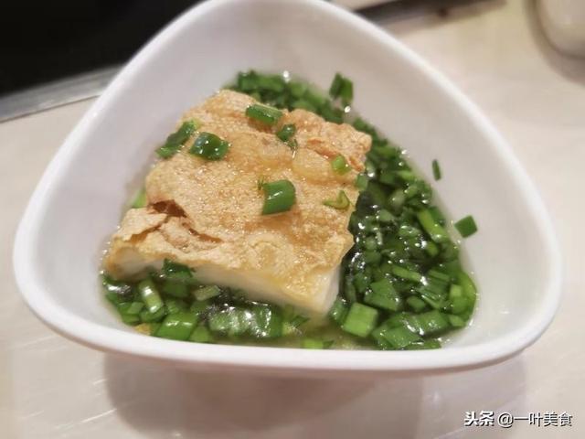 卤水拼盘用什么拼，卤水拼盘好吃吗（还有炸豆腐蘸生韭菜水、红糖粉）