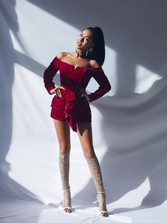 男生能穿女式泳衣开叉吗，跟男朋友泡温泉穿什么衣服好（穿泳装秀尤物身材）