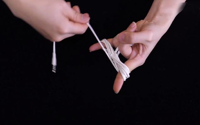 自拍杆怎么使用，自拍杆的使用操作（原来耳机还隐藏这么多功能）