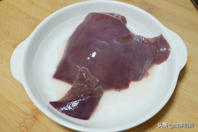 猪肝怎么炒好吃，猪肝怎么炒好吃做好吃（晚上炒了一盘猪肝）