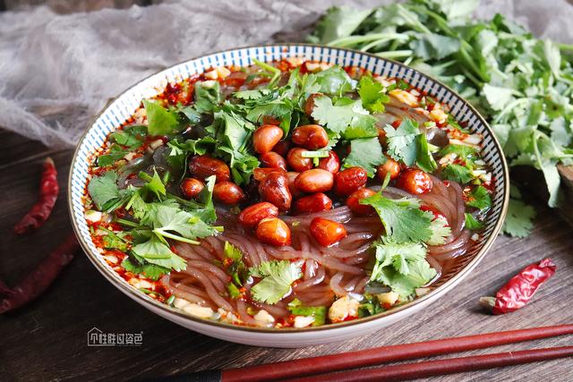 四川正宗酸辣粉，最好吃的酸辣粉牌子排行榜（开店20年的老师傅教您正宗酸辣粉做法）