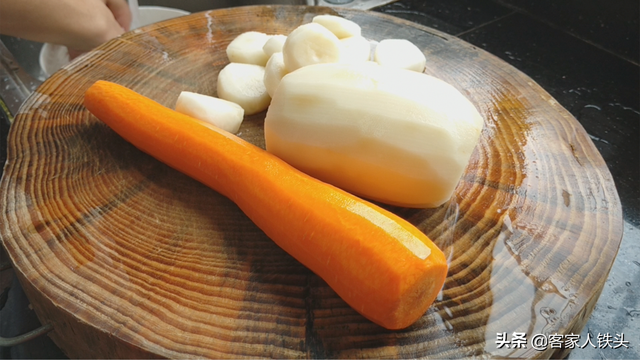 白眉豆煲汤窍门,白眉豆煲骨头(夏至过后常给家人煲这一款汤)