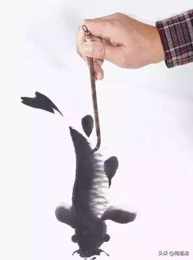 金鱼画法步骤图解,国画写意鲤鱼、金鱼的画法 金鱼画法步骤图解,国画写意鲤鱼、金鱼的画法