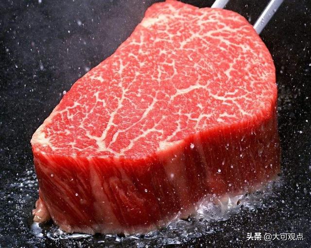 菲力牛排是牛的哪个部位，菲力牛排是指的牛哪个部位（菲力牛排是哪个部位）