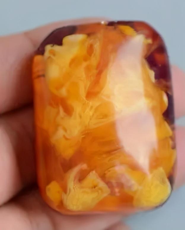 真蜜蜡与假蜜蜡区别图，怎么分辨真假蜜蜡（看图教你分辨真假蜜蜡）