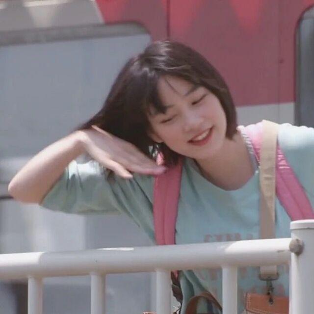 可爱自拍女生头像无水印微信，可爱自拍女生头像无水印，点赞好运（适合发朋友圈自拍的可爱文案）