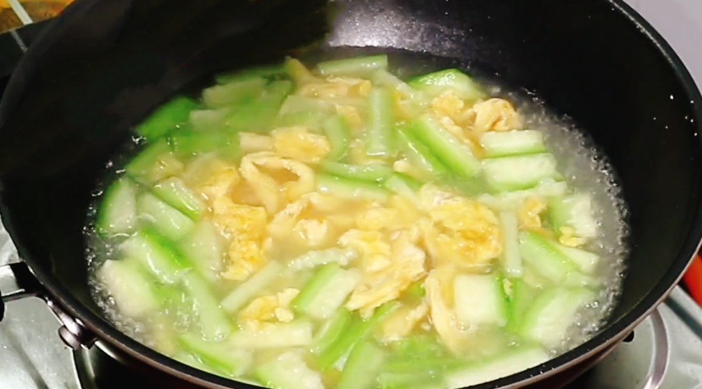 图片[5]-【丝瓜鸡蛋汤】做法步骤图  这样做 汤汁鲜甜-起舞食谱网