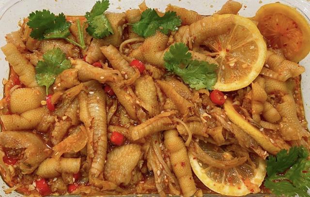 无骨凤爪怎么去骨头，无骨鸡爪是怎么脱骨的（无骨鸡爪去骨方法以及柠檬无骨鸡爪网红配方）