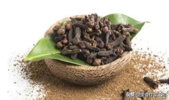 白芷在调料中的作用，白芷炖肉起什么作用（12种常见香料怎么用）