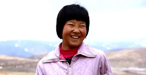 《变形计》14年,与爷爷相依为命的丫头去世,富二代做法暖人心