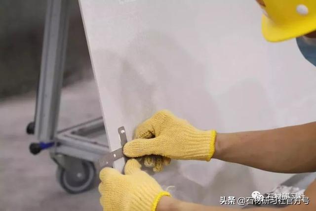 岩板是什么材料，岩板是什么材料合成的（一篇文章为你解答）