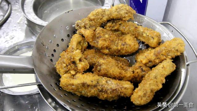 蒜蓉排骨，蒜蓉排骨怎么做才好吃（厨师长做的蒜香排骨）