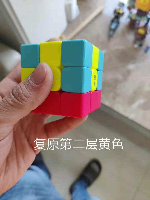 简单魔方七步口诀，简单魔方七步口诀完整版（<儿子幼儿园的兴趣课）