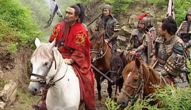 曹操败走华容道，三国曹操败走华容道在哪一集（曹操为什么非要沿这条路逃跑）