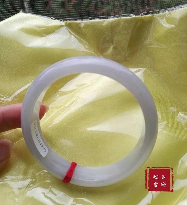 什么玉镯最好，什么玉镯最好有灵性养人（如何选择一款合适自己的玉手镯———玉手镯选择“五步法”）