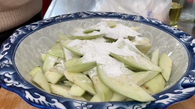 酥脆茄子的家常做法，我家一周吃5次