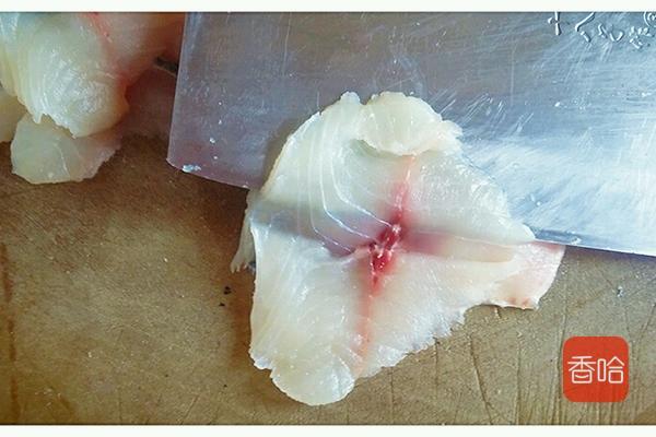 酸菜鱼火锅怎么做，酸菜火锅鱼怎么做好吃（这样做家庭版麻辣酸菜鱼火锅）