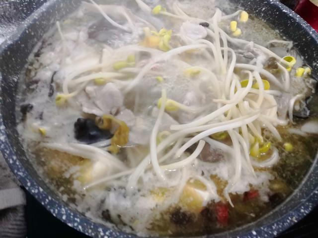 特色川菜重庆酸菜荤豆花的做法，特色川菜重庆酸菜荤豆花的做法大全（四川街头的平民美食荤豆花）