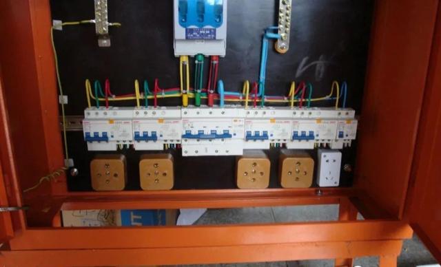 一机一闸一保护，一机一闸一保护是什么意思（配电箱一级、二级、三级是什么意思）