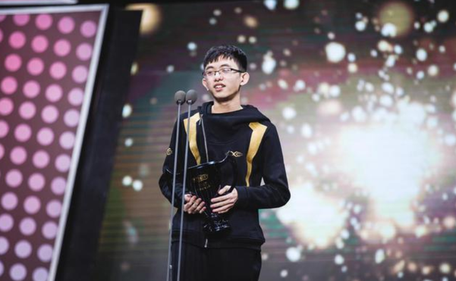 皇德耀世成员照片，皇德耀世成员照片天然抗生素（“EDG圣枪哥励志故事火了”）