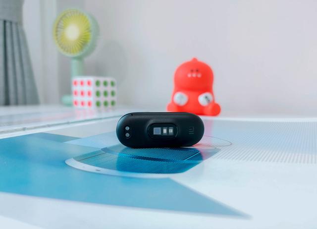 小米手环充电需要大力扣吗，小米手环使用前要不要充满电（干掉按键+血氧检测+心率监测）