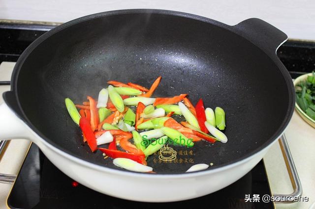 腊肉炒多久能熟，炒腊肉煮几分钟才能吃（腊肉加蒜苗炒最香）