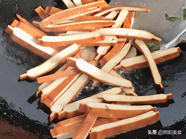 炒豆干的家常做法，豆干怎么炒好吃家常做法大全（来试试这种烹饪方式）