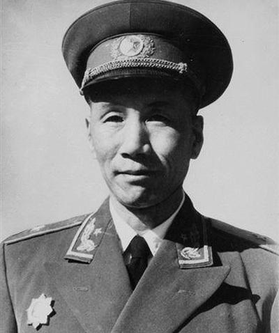 仓皇而逃是什么意思，仓皇逃跑的意思是什么（他是我军第一任特种兵司令）