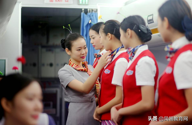 专科空姐跟本科空姐区别，空乘专业本科和专科有什么区别（和大专学历有哪些区别）