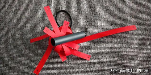 如何用一张纸折纸灯笼，如何用一张纸折纸灯笼视频（用四张纸条做成的折纸灯笼）