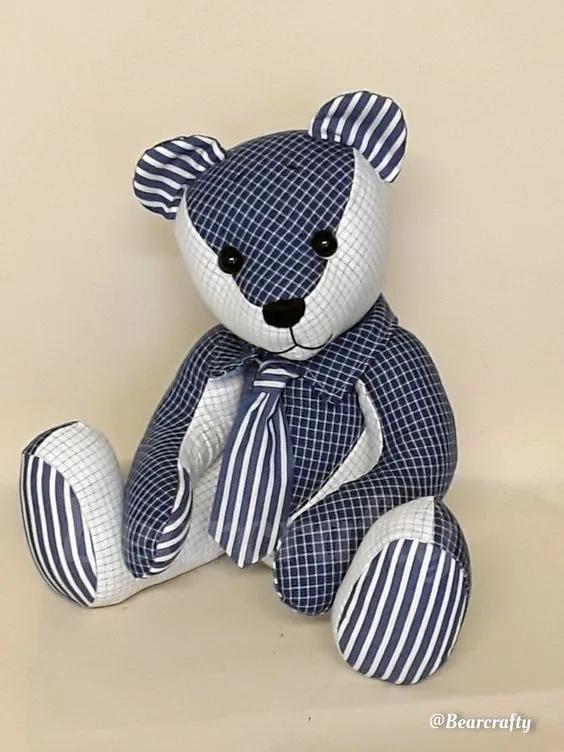 旧衣服怎样巧妙处理或利用，旧衣服怎么合理利用（妈妈把孩子的旧衣服变成了小熊玩偶）