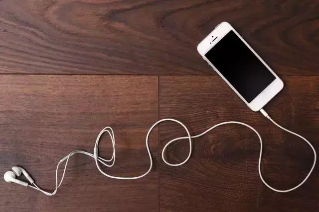 手机为什么耗电快，为什么手机不用也耗电很快（原来是TA在偷偷\