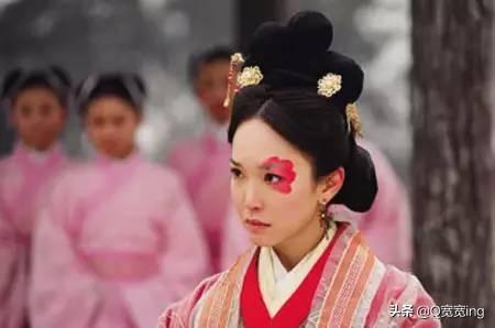 “有事忠天艳，无事夏迎春”是什么意思，“有事忠天艳（有事“钟无艳”）