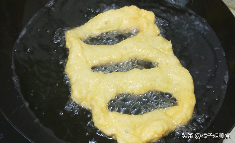 图片[6]-懒人早餐新宠：无需揉面的酥脆蓬松饼 10分钟搞定 比油条还简单-起舞食谱网