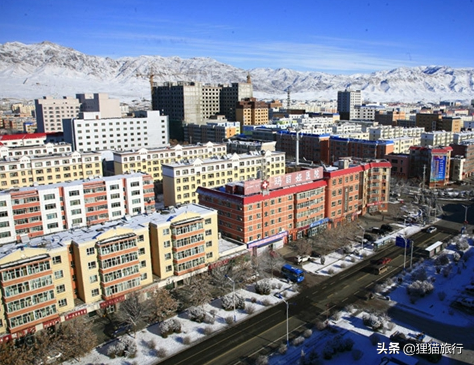 新疆富蕴县县城全景图片