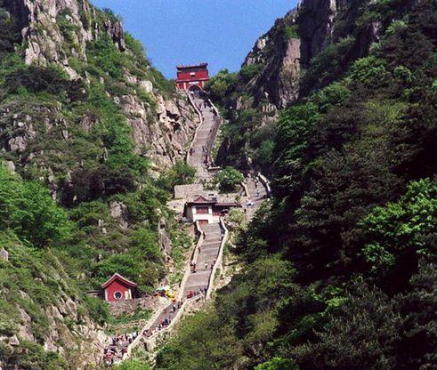 二虫在泰山什么地方，泰山石头二虫（在泰山和西湖都出现的“虫二”）