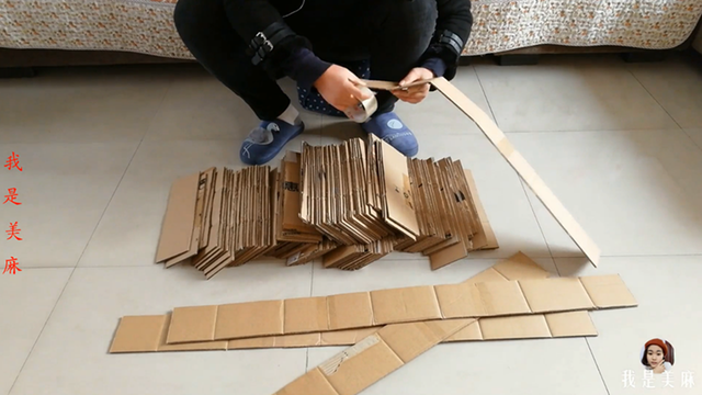 房子手工制作纸箱，纸箱房子如何手工制作（爸爸用纸箱为宝宝做个大房子）