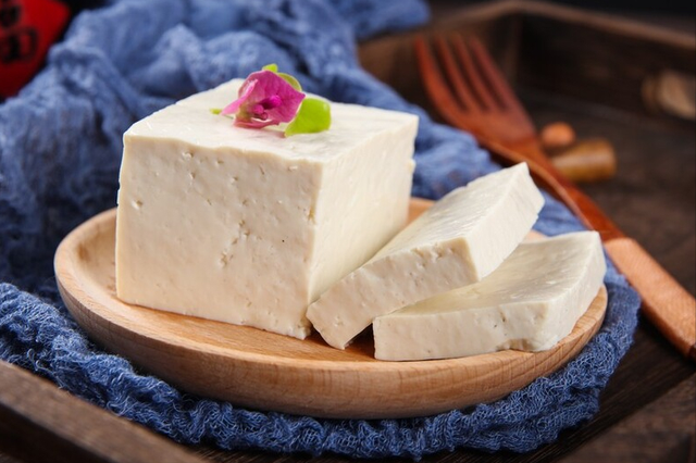 白醋做豆腐的详细方法窍门，白醋点豆腐的做法窍门（做法简单一学就会）