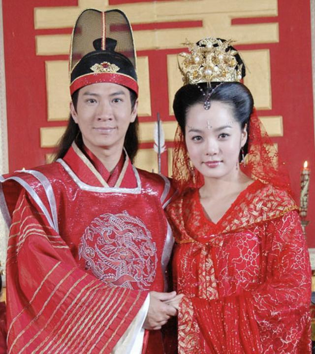 蝴蝶过山门，蝴蝶过山门 轻舟过重山（所谓同事就是在同一个工事中挖坑）