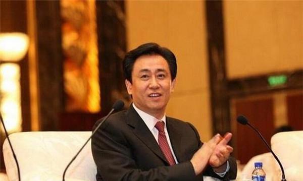 许家印的儿子，许家印生了几个孩子？（2018年许家印携妻陪父回老家）