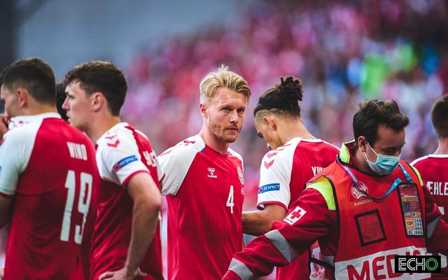 埃里克森突然倒地，丹麦球员埃里克森突然倒地（救援过程体现了专业、温暖与尊重）