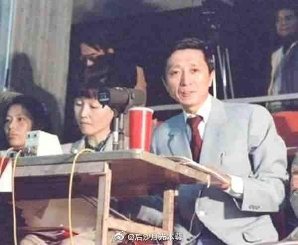 罗京追悼会全部过程，在罗京葬礼上哭到昏厥的妻子