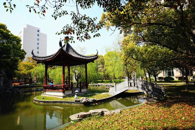 军医大学有哪些学校录取分数线，2021年中国最好的军医大学及其录取分数线（中国人民解放军海军军医大学临床医学在全国各省的录取线来了）