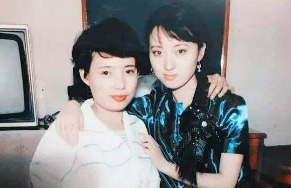 葬花吟是谁唱的，葬花吟歌词（她唱《葬花吟》红遍全国）