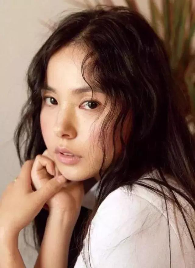 日常烫刘海教程，烫刘海怎么打理（试试最火的“刘海烫”吧）