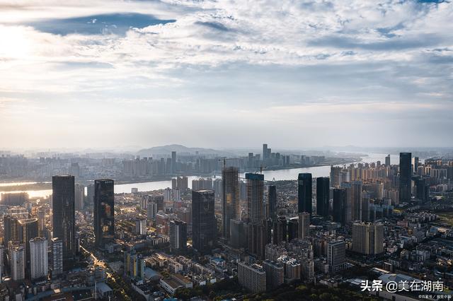 2020衡阳县一中高考喜报成绩、一本二本上线人数情况，2020衡阳八中高考喜报,一本二本上线情况（2021年湖南各地高考成绩出炉）