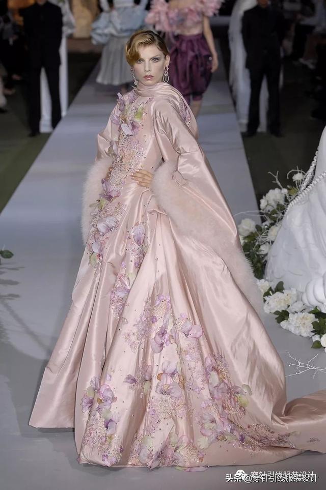 迪奥经典之作服装图，<迪奥>2007秋冬高定系列